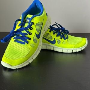 Nike Free Shoes Big Kid’s size 4.5Y. These shoes are nearly new with light wear.